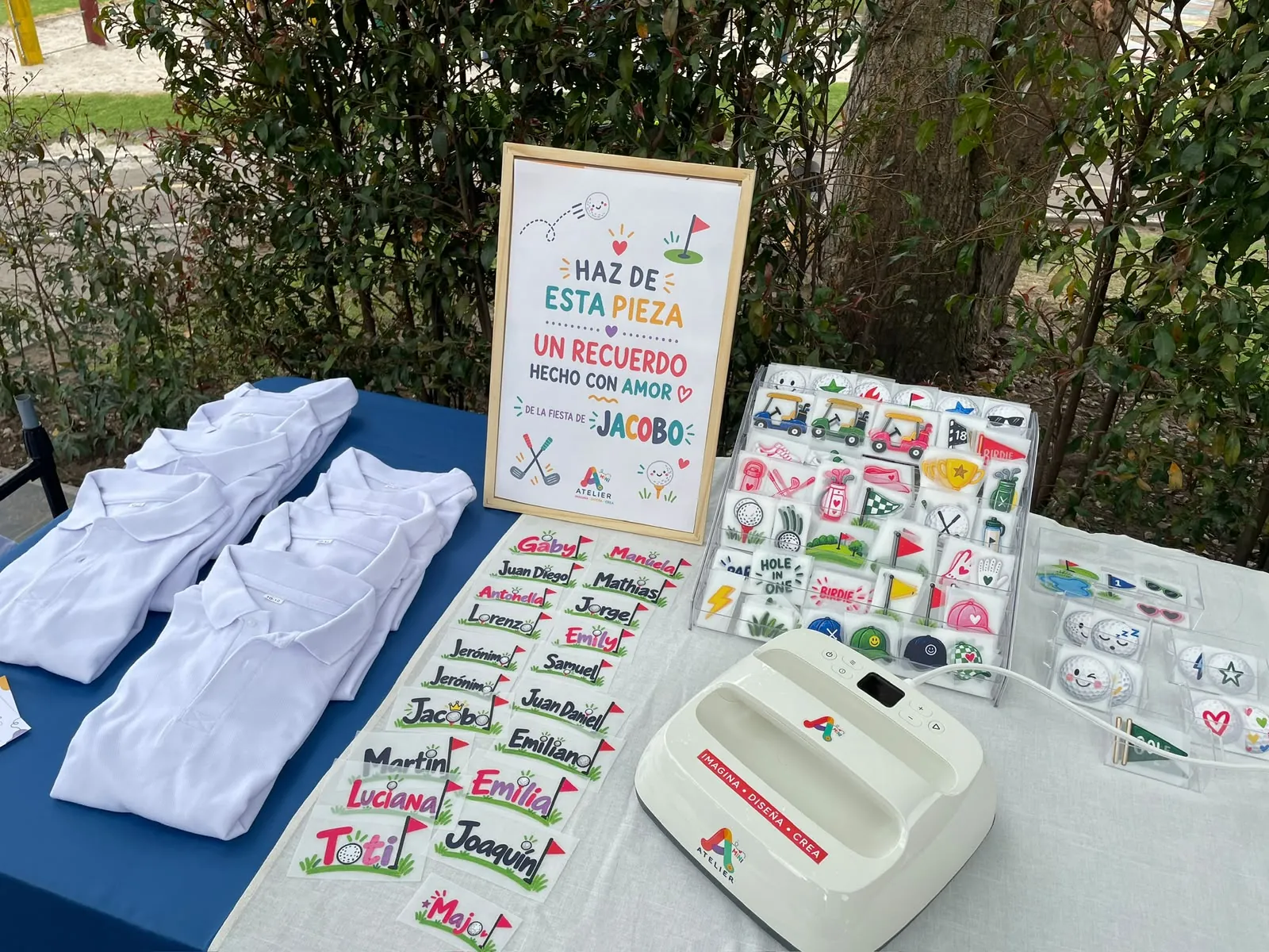 Mesa de Mini Atelier lista para una fiesta temática de golf